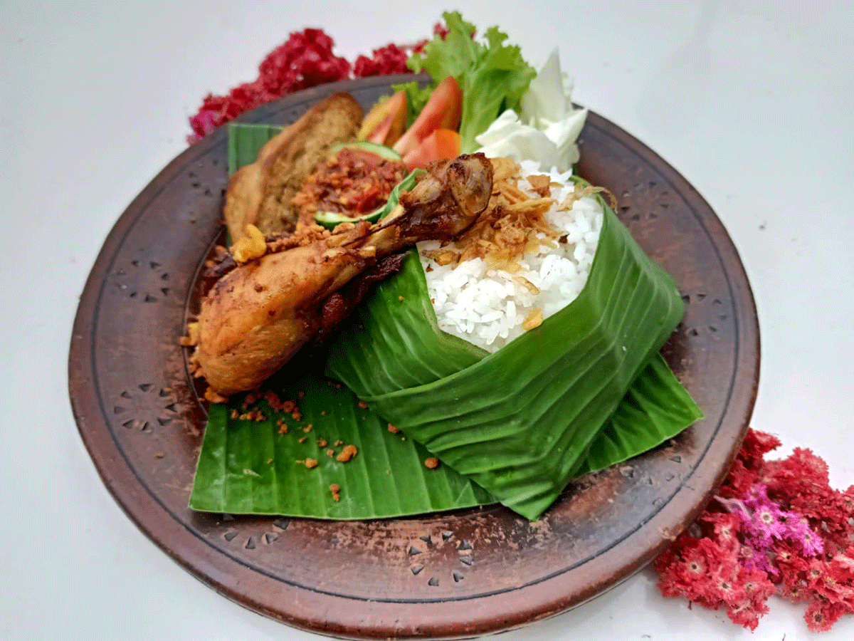 Ayam Gurih yang Menggigit Jiwa di Jantung Cilacap